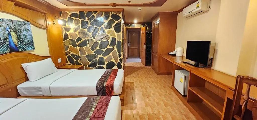 Patong Rockshore Exterior foto